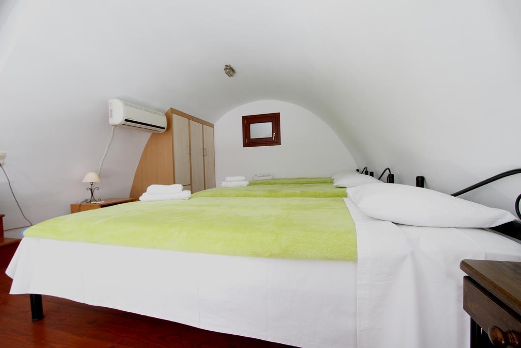 Birds Villa Apartments - Including Car Rental Perissa  Exterior photo